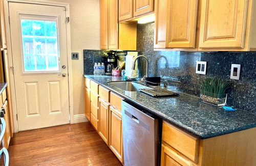 Castro Valley House | 5 Mins to the San Francisco Bay Area B.A.R.T. Transit. Minimalist living!