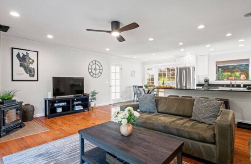 Kenwood House | 5BR Retreat | Pool, Spa, Outdoor Kitchen | Kenwood | Sleeps 10 | Near Wineries