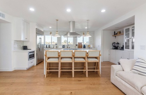 Crenshaw Villa | 5BR Villa Stunning Views Hot Tub near SoFi Intuit