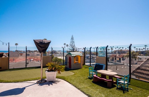 West Newport House | 7 Bed Waterfront W/Rooftop pool & hot tub stunning 360-degree bay & beach view