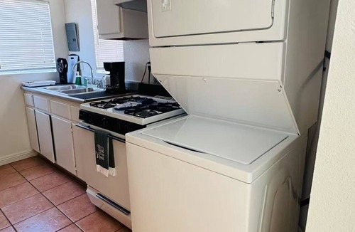 Central San Pedro Apartment | 754A Cozy Cottage 1 Bed w/Laundry - All Inclusive Coastal Town of San Pedro CA