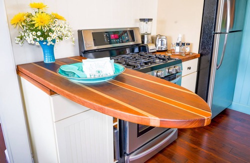 West Newport House | A Cut Above, Walk to it ALL, CLEAN, AC, Grill, WIFI