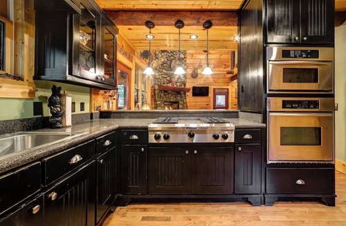 Helen Cabin | A River Runs Thru It | 3BR Riverfront| in Helen