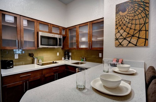 Holland Apartment | ADA Suite | Breakfast Included | Near Downtown