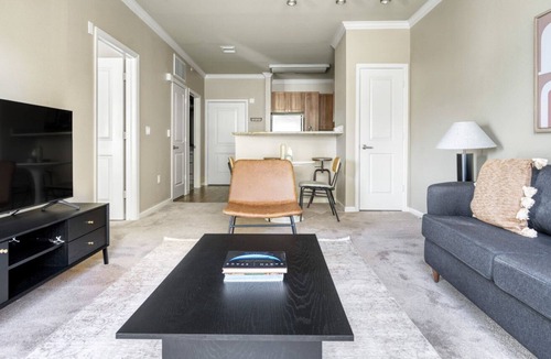 North San Jose Apartment | Airy San Jose 1BR w/ W/D & Pool, 3 mins to Samsung & Cisco, by Blueground