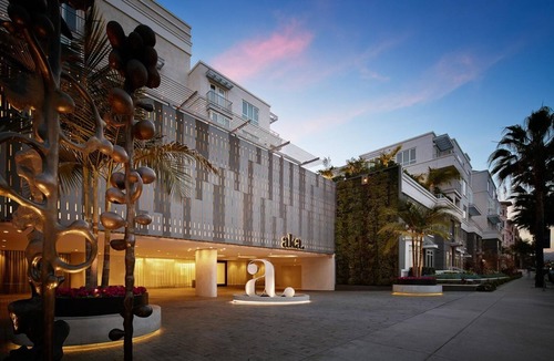 Beverly Hills Apartment | AKA Residences Sprawling Penthouse w/Full Kitchen, Patio & WiFi