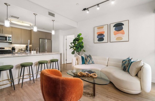 Downtown Hotel | Amber Serene Walk to Santa Monica Pier and Beach Zen Retreat Pool Gym