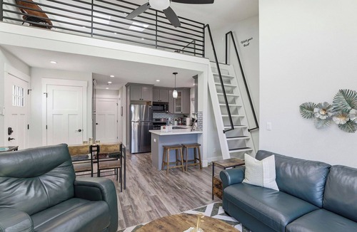 San Ramon Cottage | Angie Oasis Yard, Loft & Stocked Kitchen near shopping & easy access to highway