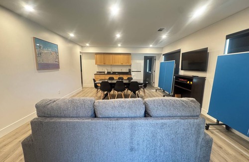 Jacksonville House | Applegate Riverfront Retreat in the Applegate Wine Country