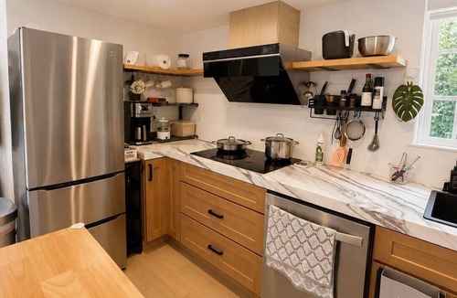 La Canada Flintridge House | Architectural Loft Home. Private Access with yard