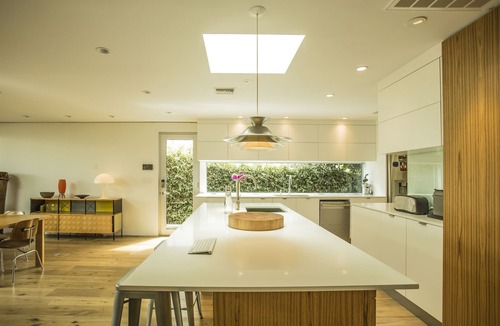 Sunset Park Villa | Architectural Modernist Spa