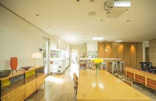 Sunset Park Villa | Architectural Modernist Spa