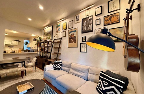 Pacific Heights Apartment | Artists' Studio Loft