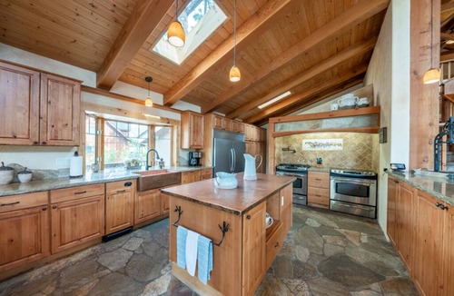 Markleeville Cabin | ASPEN CREEKSIDE LODGE- A Stunning Family and Corporate Retreat