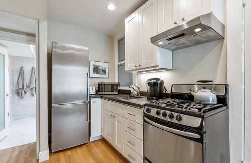Russian Hill Apartment | AVAILABLE THIS FALL: 45+ FIVE STAR REVIEWS!