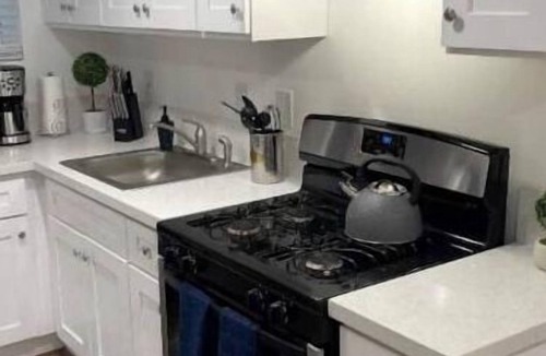 Riverside House | Awesome Penny 2 Beds, 1 Bath Family Home in Riverside CA.