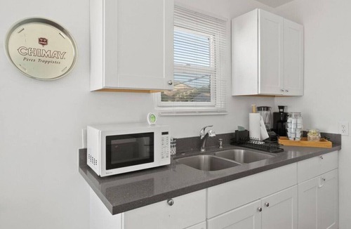 Lincoln Acres Apartment | Azure Loft: Perfect 4 City Trips with Free Parking