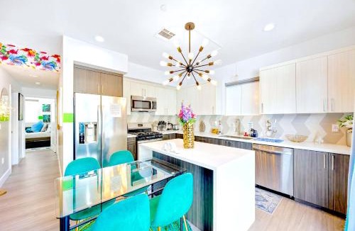 North Hollywood Apartment | B - 3BR NoHo Retreat 15m to Universal with Patio, Games & Parking - Major international sporting event SoFi