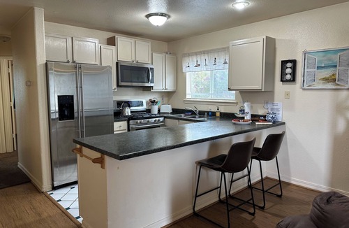 Crescent City House | B Dock Walk-Cozy 3 bed/2 bath and close to beaches