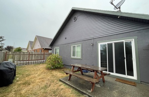 Crescent City House | B Dock Walk-Cozy 3 bed/2 bath and close to beaches