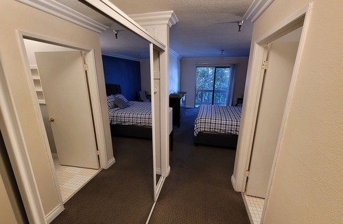 Beverly Hills Hotel | (B08) Deluxe Hotel Style Unit