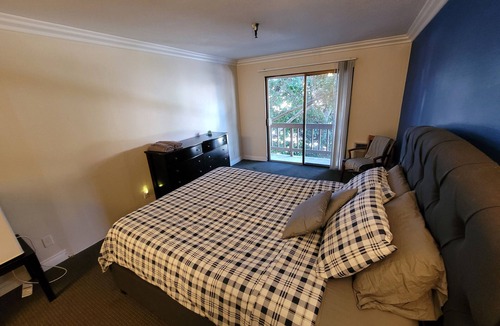 Beverly Hills Hotel | (B08) Deluxe Hotel Style Unit
