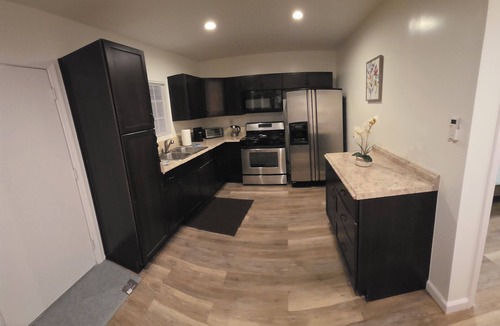 North Hollywood House | Back House 2-bedroom in Quiet NOHO District