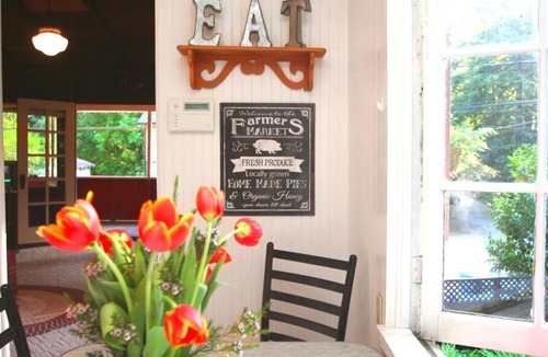 Guerneville House | Back in the Day! Redwoods! Walk to River!! BBQ Grill! Fast WiFi!! Dog Friendly!