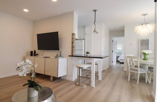 Old Towne Apartment | Bay View Beach Oasis | 2 King Beds