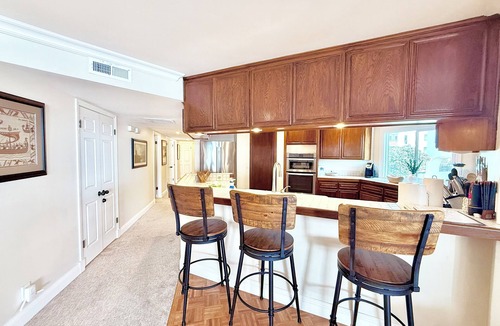 Crown Point Condo | BAYFRONT 4 Bdrm, 2 Masters, Condo w/Priv. Deck & Jacuzzi A/C Sleeps 8+, 2 Park
