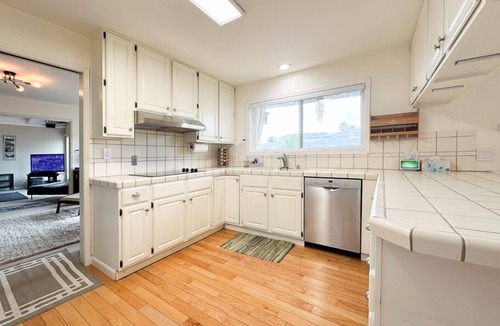 San Rafael House | Bayfront Oasis | Deck, Fire Pit, Kayaks – Near Wine Country