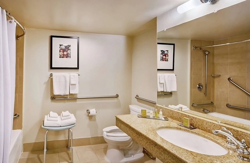 Berkeley Hotel | Bayfront Stay | Marina Views | Pet-friendly and Parking