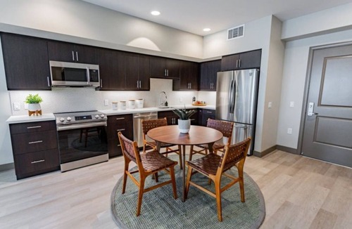 Burlingame Condo | Bayswater 3BR Residence w Relaxed Living Spaces