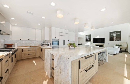 Central Malibu House | Beachfront- Centrally Located off PCH on Dry Beach