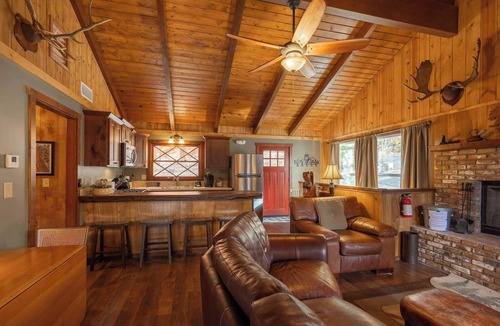 Upper Moonridge Ski Chalet | Bear Necessities ,4BR Cabin, Fireplace Near Slopes