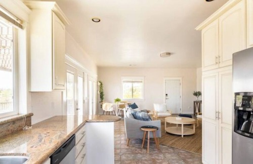 Fallbrook House | Beautiful 2-bedroom home with stunning views Sleeps 4 - 2 Bedrooms - 1 Bath