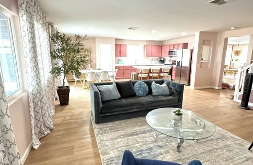 Moreno Valley House | Beautiful 5-bedroom house with AC in Moreno Valley
