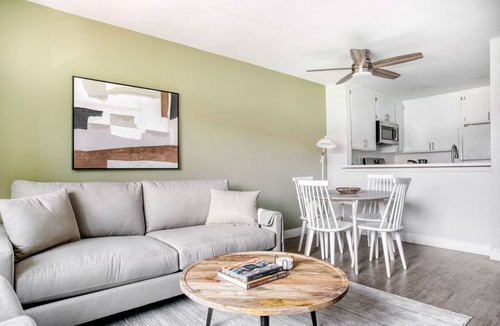 Tarzana Apartment | Beautiful Encino 1BR nr Ventura Blvd Shops & Restaurants, by Blueground