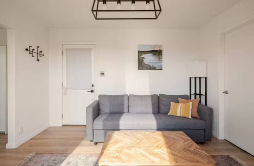 Country Club Villa | Beautiful Guesthouse with direct view of the Bay