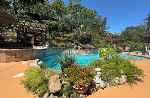 Novato House | Beautiful private secure quiet 3-bedroom house w/pool jacuzz garage and WiFi