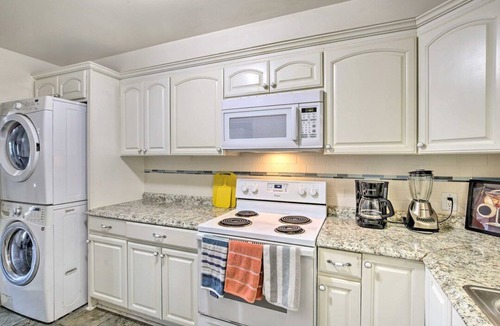 Inglewood Condo | Beautiful, Spacious 2-bedroom condo with AC, near Sofi Stadium