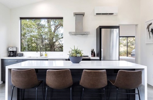 Yucca Valley Cabin | Beautiful Tiny House with Games and Hot-tub in Yucca Valley, California