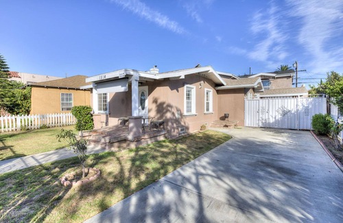 Eastside House | Beautiful Vintage Home.Great Value!