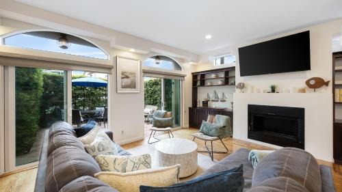 Belmont Shore House | Belmont Shore Retreat by AvantStay