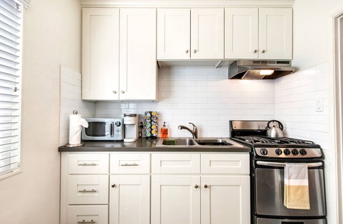 Belmont Shore Apartment | Belmont Shore Studio Walk to Beach & 2nd Street Dining