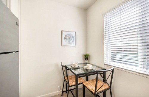 Belmont Shore Apartment | Belmont Shore Studio Walk to Beach & 2nd Street Dining
