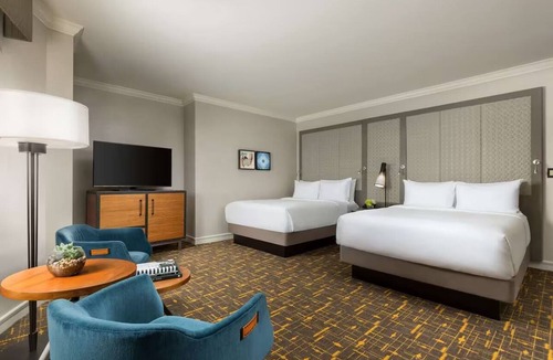 Lower Nob Hill Hotel | Better Choice for your Vacation! Pets Allowed, Bike Rentals, Onsite Dining
