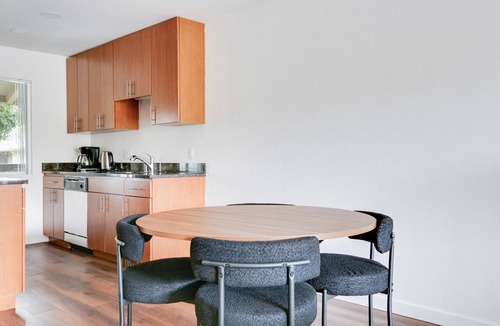 Cupertino Apartment | Blueground | Cupertino, pool, nr Memorial Park