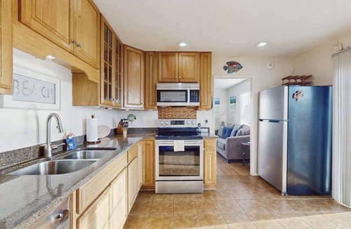 Bodega Bay Cabin | Bodega Bay 2BR ocean-view cottage with hot tub — dog friendly