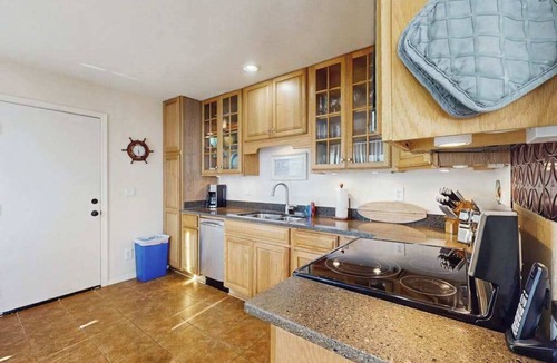 Bodega Bay Cabin | Bodega Bay 2BR ocean-view cottage with hot tub — dog friendly